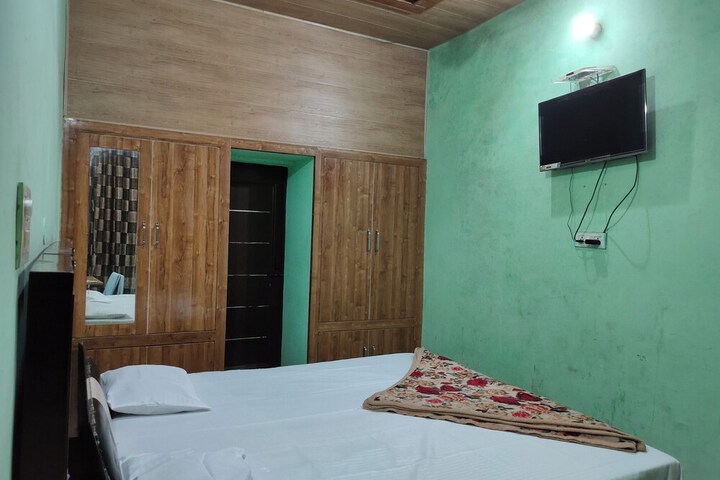 Room 4 of 7