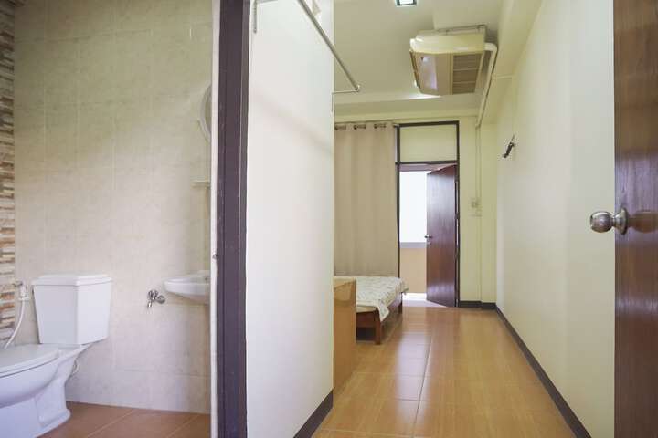 Room 4 of 20