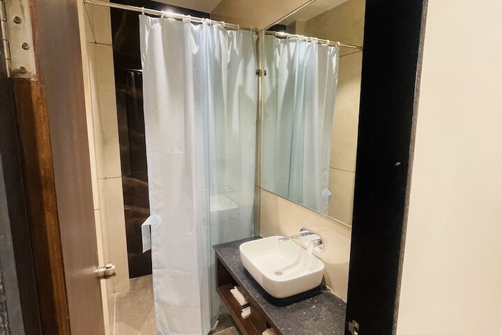 Room 15 of 34