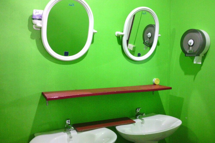 Room 14 of 18