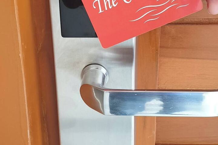 Room 10 of 76