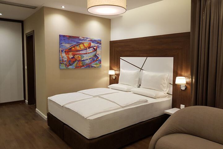 Room 17 of 140