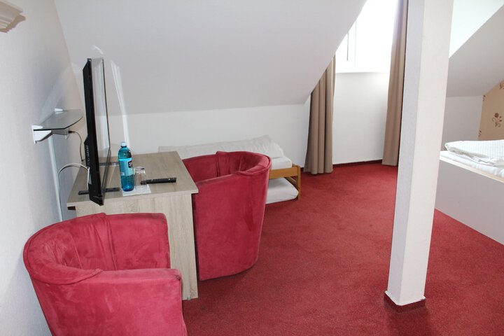 Room 28 of 68