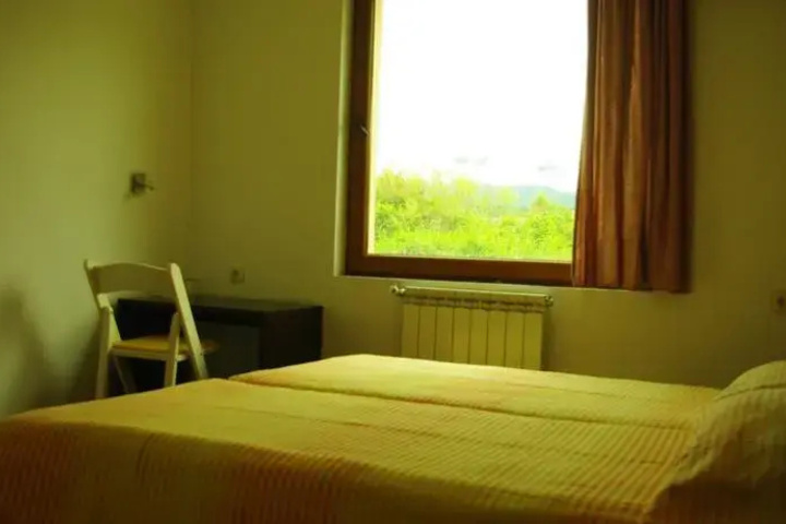 Room 5 of 13