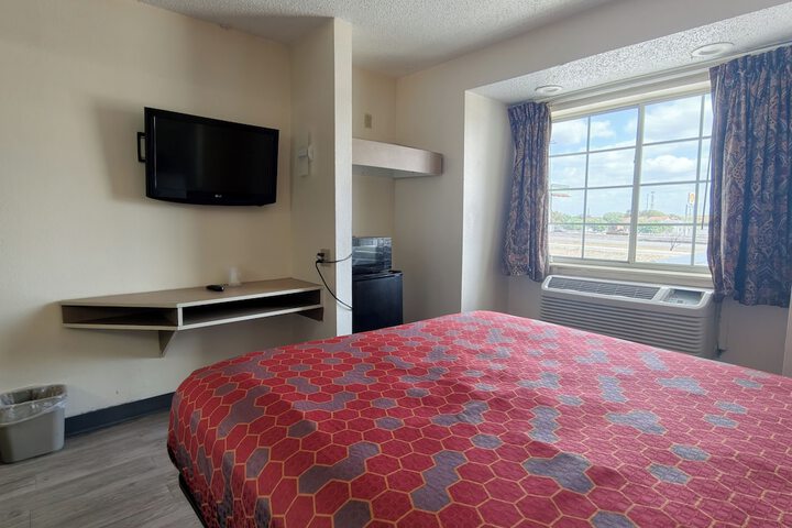 Room 9 of 24