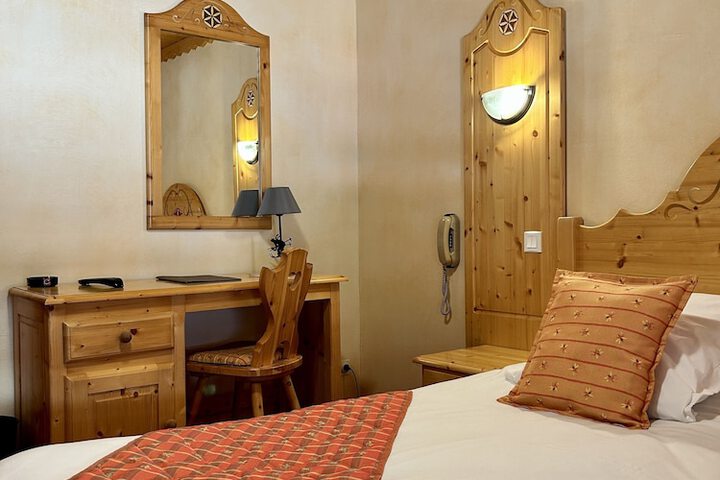 Room 27 of 153