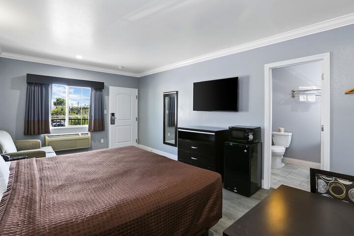 Standard | King Bed (12 of 18)