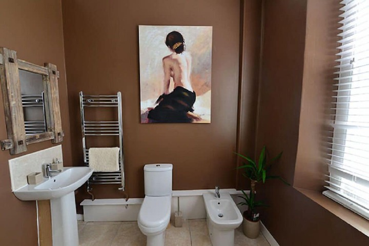 Room 8 of 10