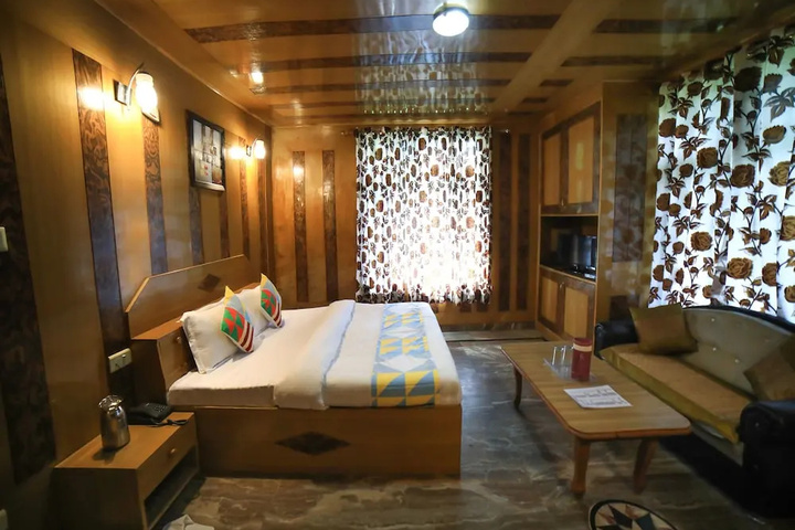 Room 2 of 11