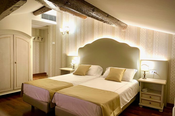 Room 18 of 112