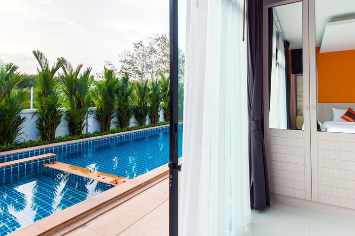 Pool Hotel