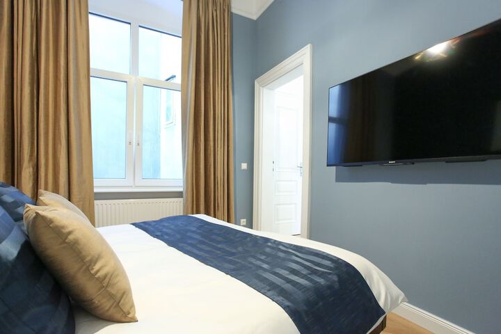 Room 4 of 33