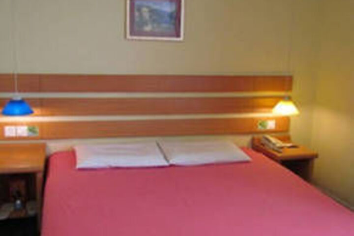 Room 12 of 28
