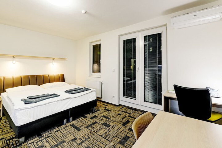 Room 3 of 71