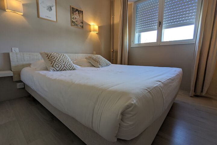 Room 10 of 50