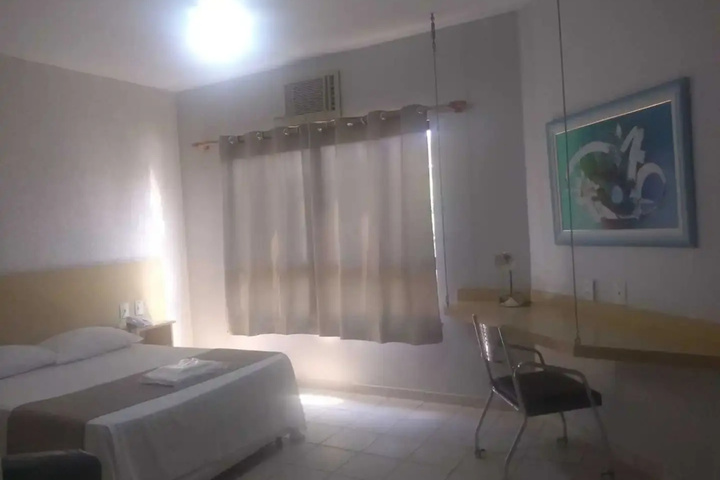 Room 2 of 8