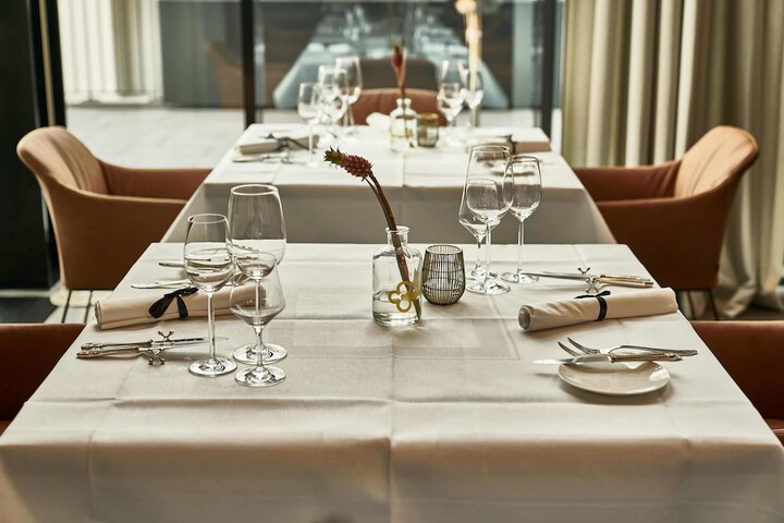 Dining 40 of 54