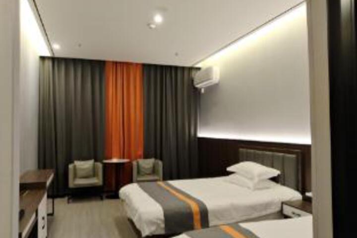 Room 12 of 13