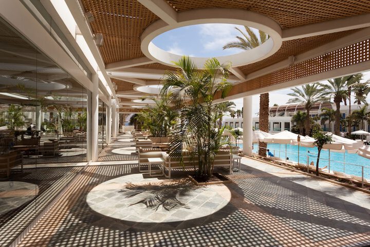 Hotel Exterior 100 of 102