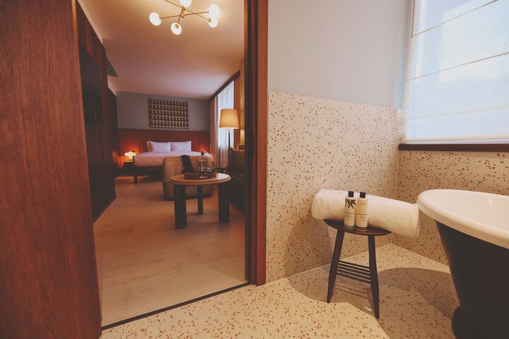 Room 25 of 63