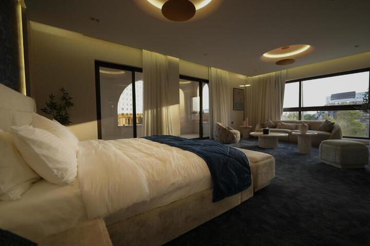 Room 2 of 5