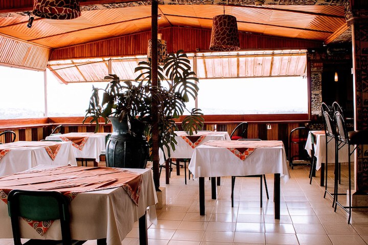 Dining 34 of 60