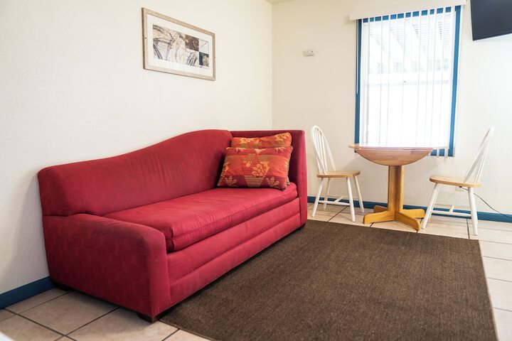 Room 10 of 24