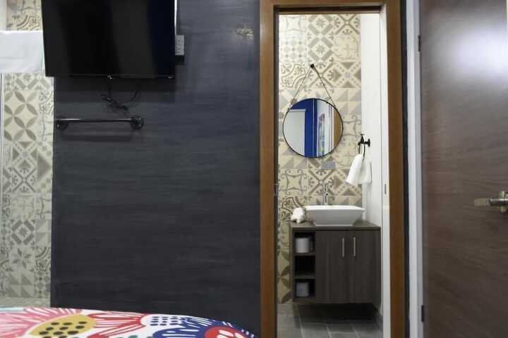 Room 24 of 158