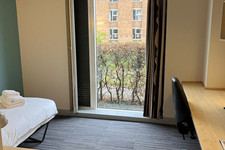 Room 4 of 11