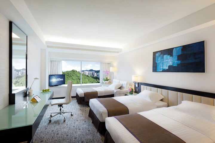 Room 28 of 106
