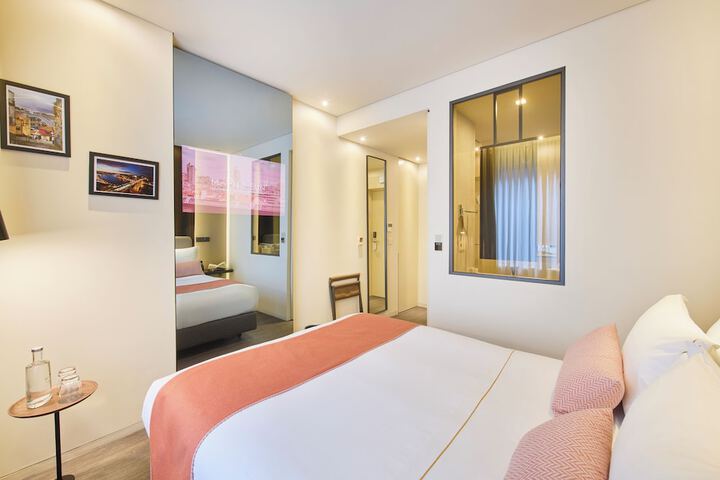Room 18 of 52