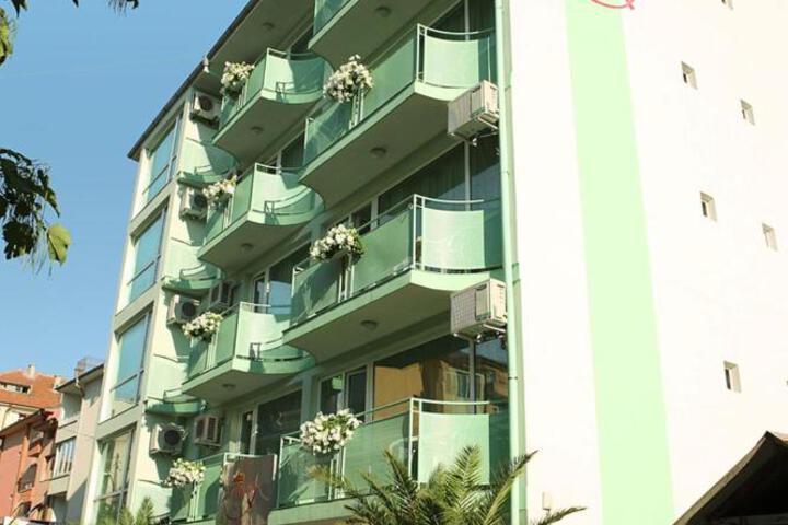 Dreams Family Hotel