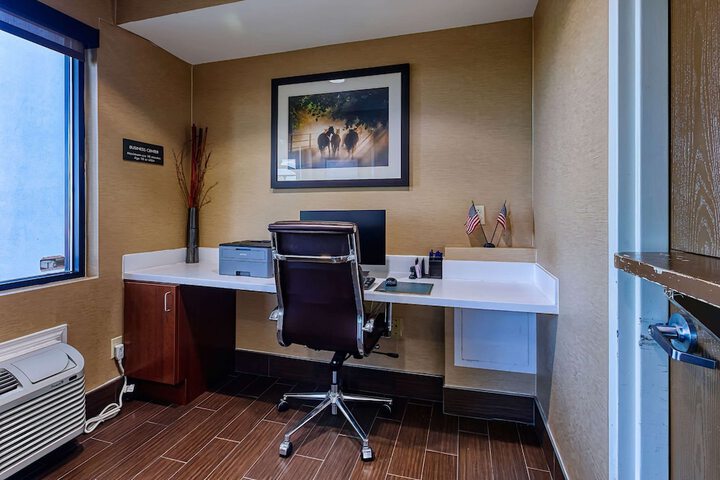 Business Center 50 of 68