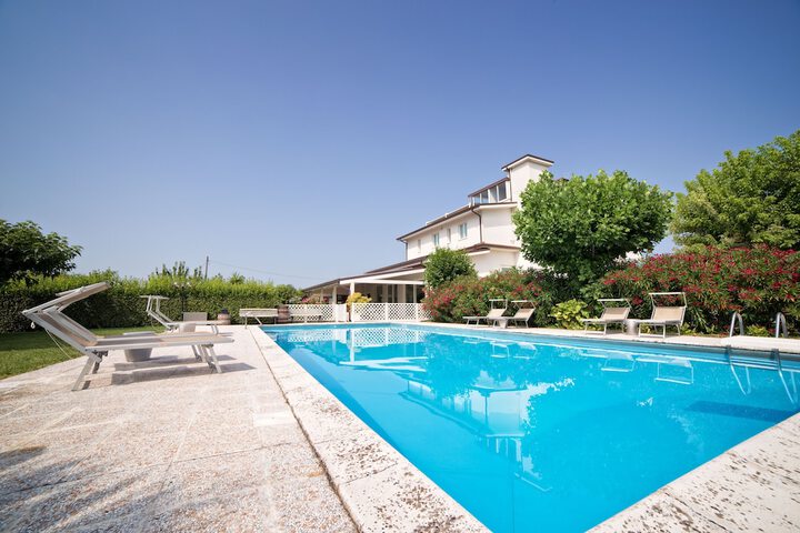 Pool Hotel