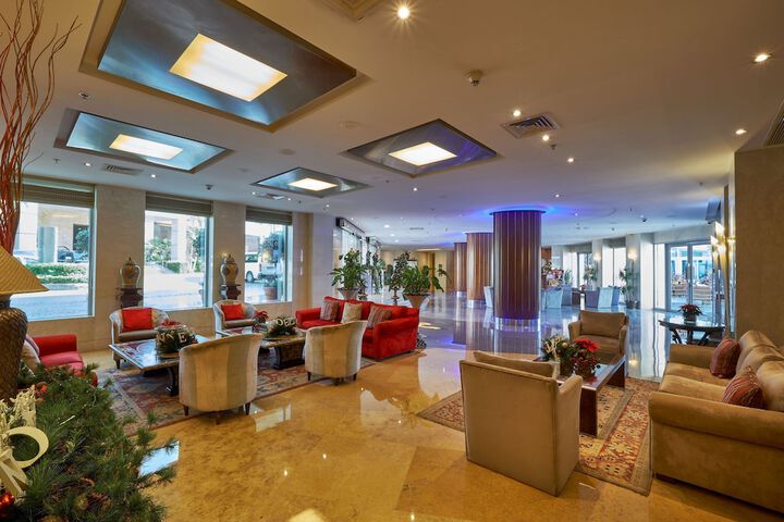 Lounge 70 of 85