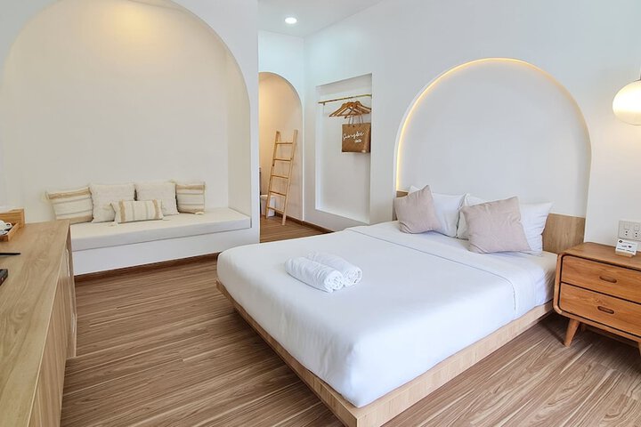 Room 16 of 23