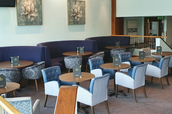 Lounge 42 of 83