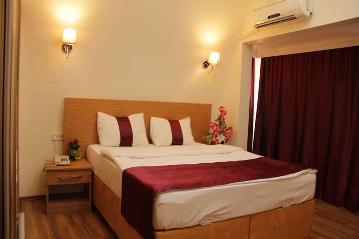 Room 17 of 27