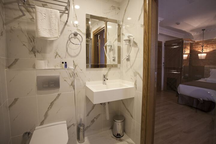 Room 42 of 54