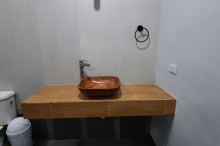 Room 8 of 10