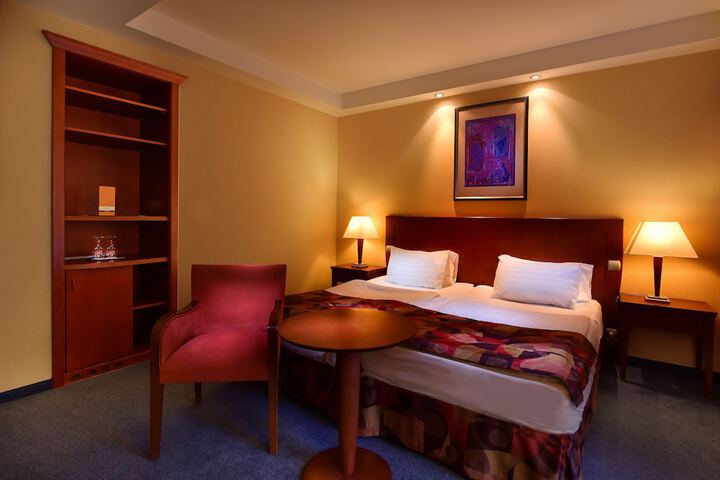 Room 26 of 69