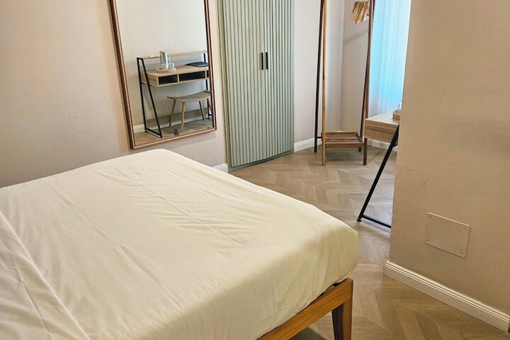 Room 26 of 54