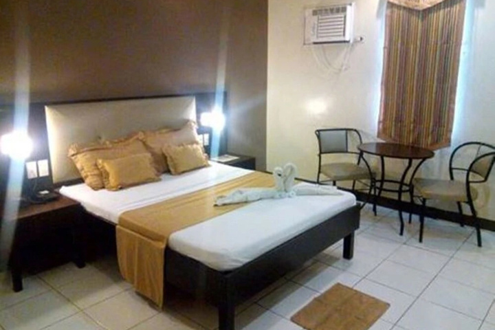 Room 4 of 11