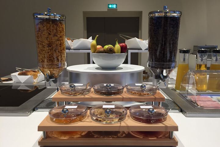Breakfast/Coffee Service 33 of 41