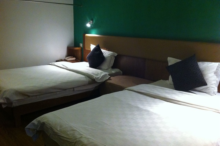 Room 5 of 27