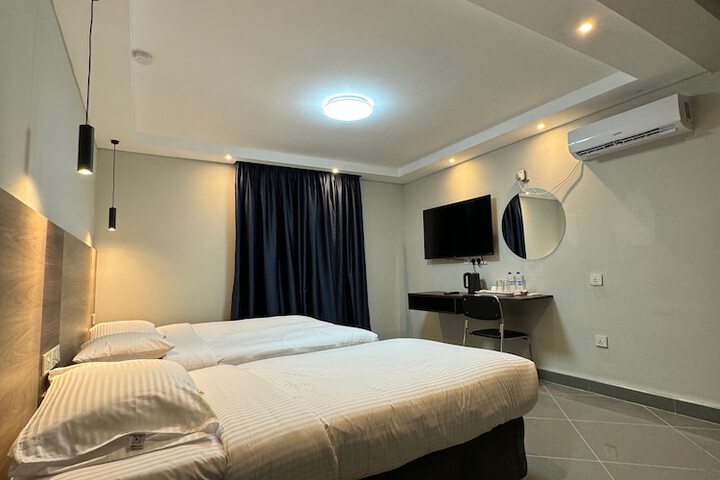 Room 4 of 22