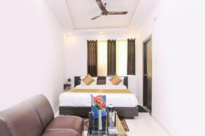 Room 7 of 18