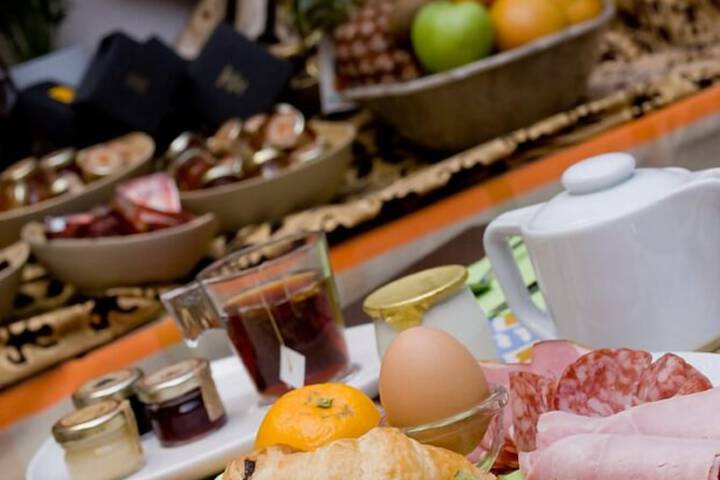 Breakfast/Coffee Service 22 of 37