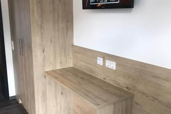 Room 9 of 24