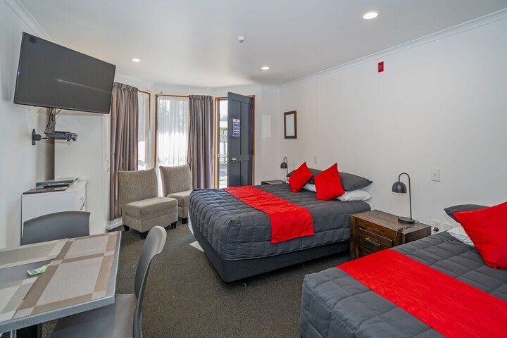 Room 21 of 38